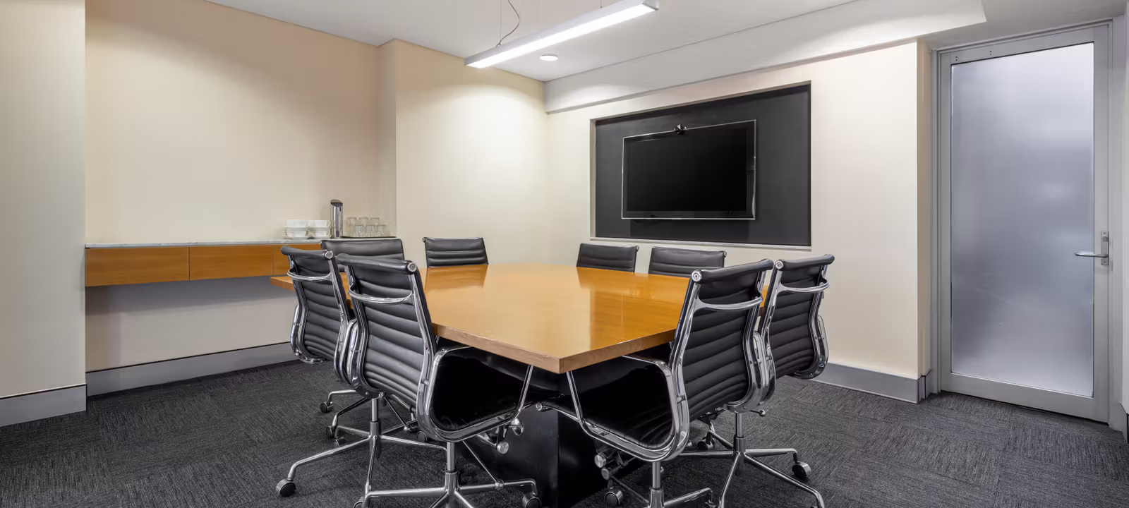 https://officehub.s3.amazonaws.com/Assets%2Fimages%2F858%2FServiced-Office-%28Classic%29-NSW-Crows-Nest-246-Pacific-HighwayRegus+Crows+Nest+3454+Sydney+Australia+Large+Meeting+Room+%281%29.jpg