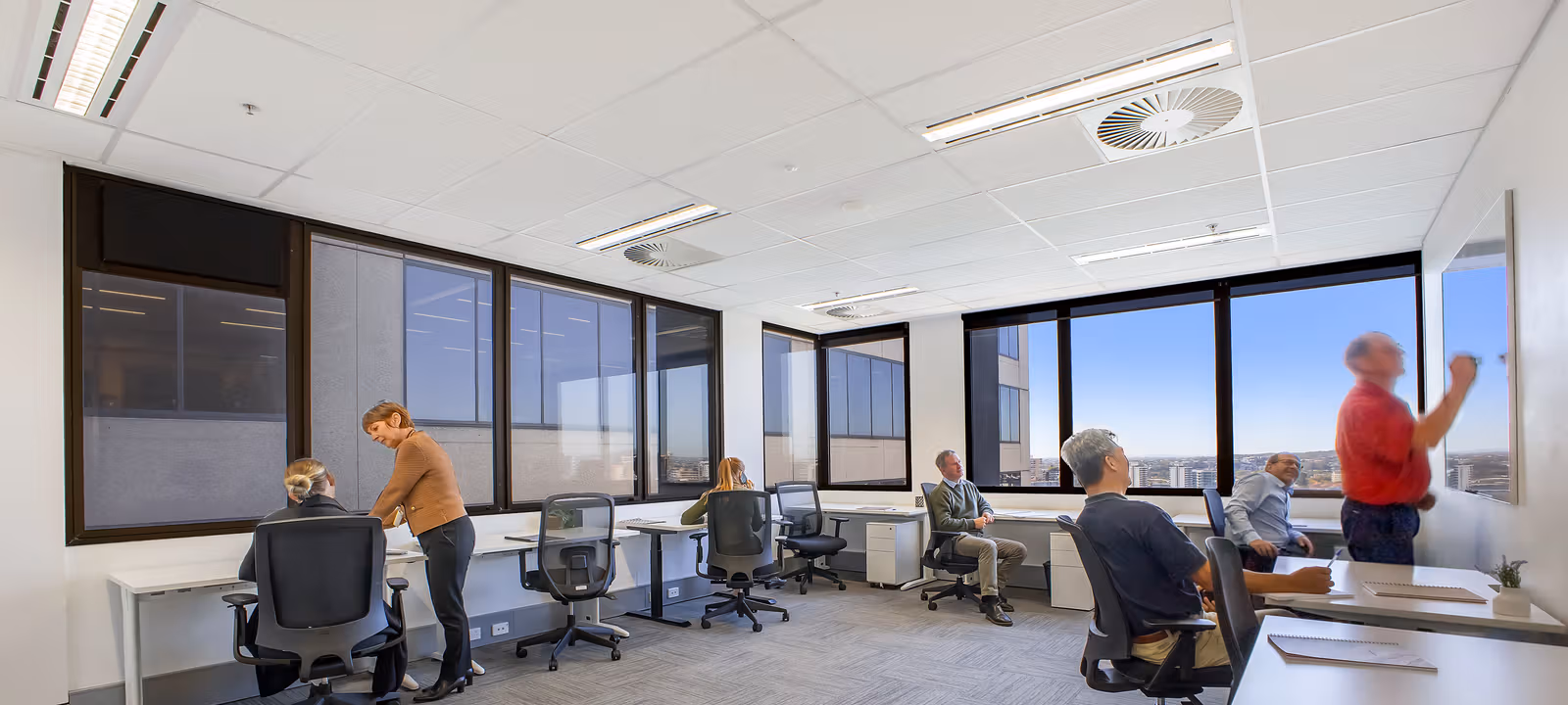 https://officehub.s3.amazonaws.com/Assets%2Fimages%2F980%2FServiced-Office-%28Classic%29-QLD-Brisbane-167-Eagle-Street-Office-4310-12-pax-river-views.jpg