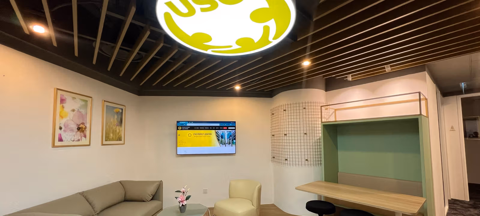 https://officehub.s3.amazonaws.com/Assets/images/10023/Serviced-Office-%28Classic%29-Wilayah-Persekutuan-Labuan-Labuan-Level-6-%28C%29-Jalan-Merdeka-L13-Lounge-Area.jpg