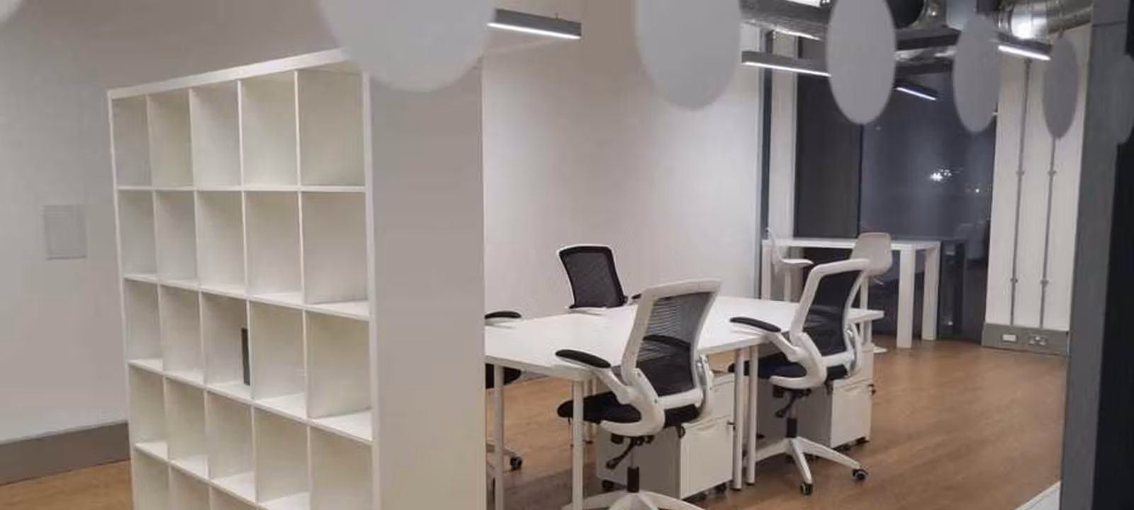 https://officehub.s3.amazonaws.com/Assets/images/10045/Serviced-Office-%28Classic%29-London-London-Marshgate-Lane-goldenc540fb92-e6ca-4cda-b119-130215010009.jpeg