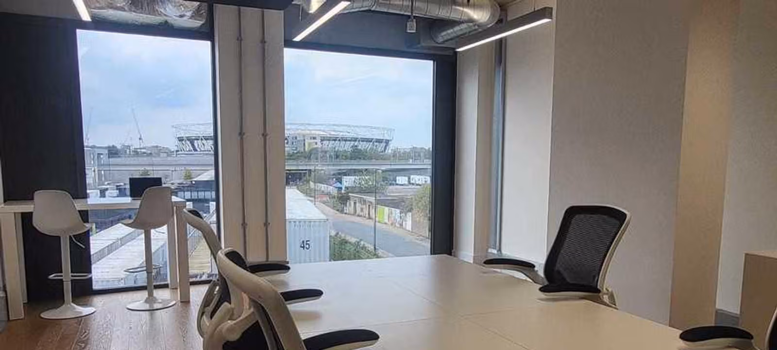 https://officehub.s3.amazonaws.com/Assets/images/10045/Serviced-Office-%28Classic%29-London-London-Marshgate-Lane-goldene8958b65-b156-4491-81b6-c21e7a6ea24b.jpg