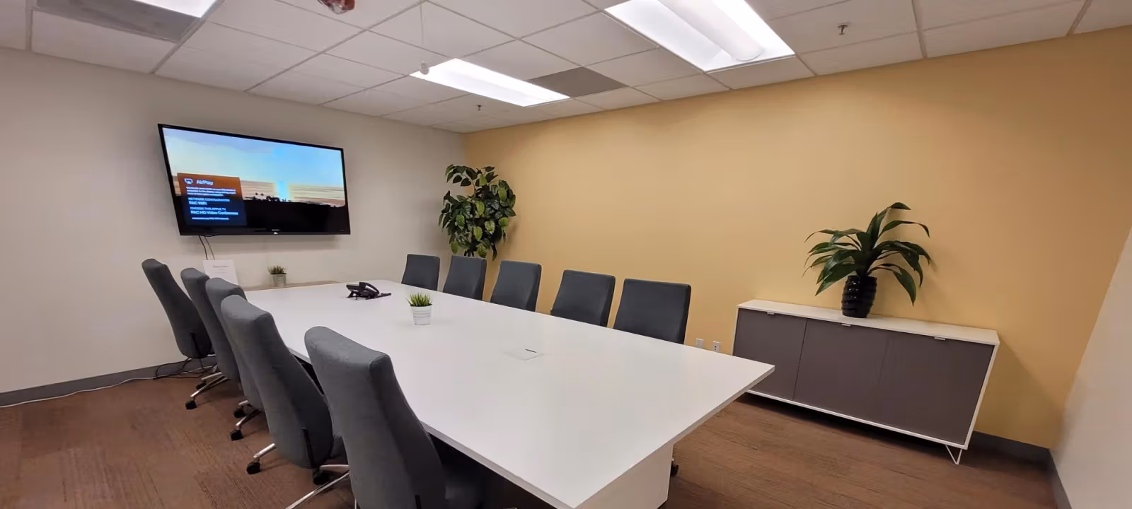 https://officehub.s3.amazonaws.com/Assets/images/10742/Coworking-Space-CA-San-Mateo-1900-S-Norfolk-St-Pac-SM-HD-Video-Conf-Room.webp