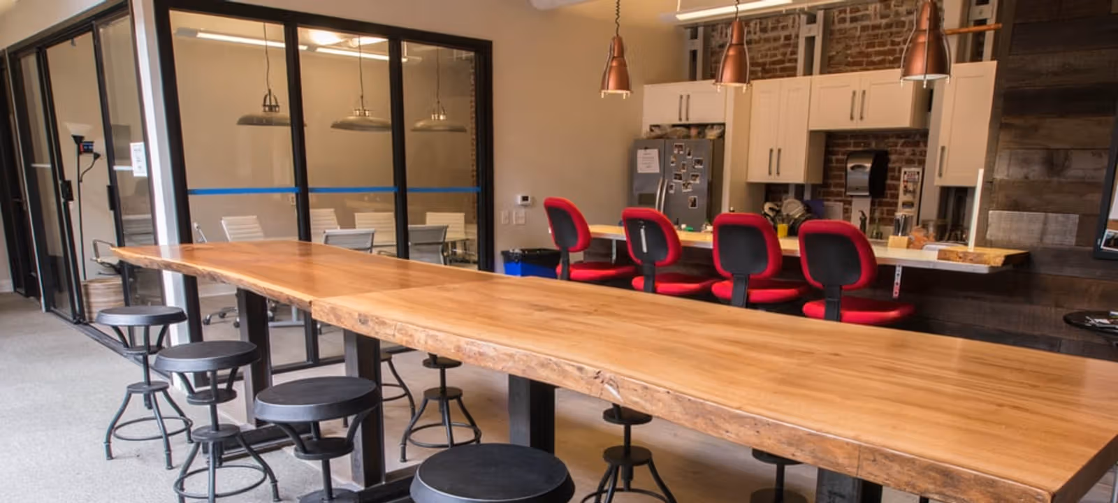 https://officehub.s3.amazonaws.com/Assets/images/10752/Coworking-Space-CA-Oakland-101-Broadway-o-2.jpg