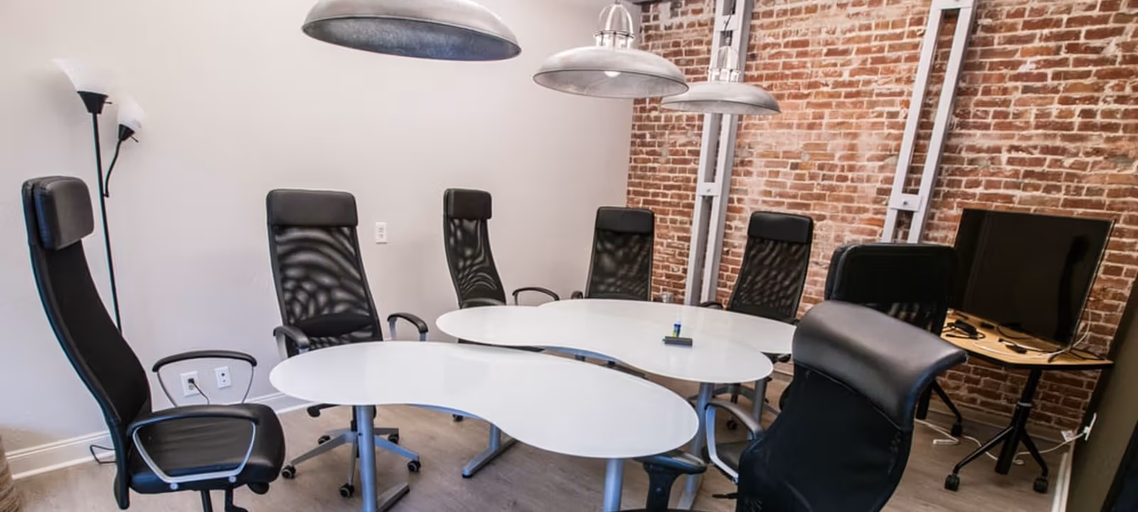 https://officehub.s3.amazonaws.com/Assets/images/10752/Coworking-Space-CA-Oakland-101-Broadway-o.jpg