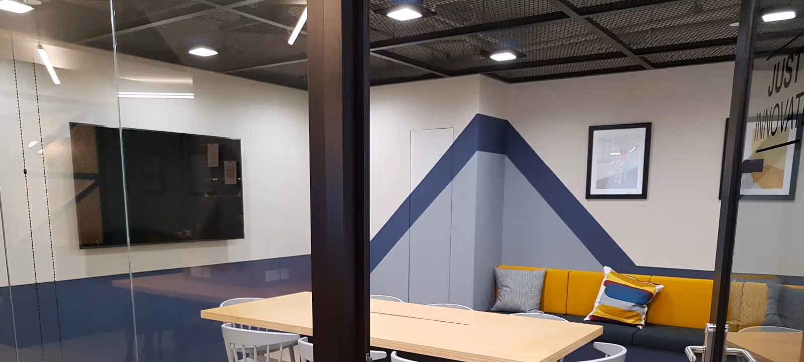 https://officehub.s3.amazonaws.com/Assets/images/1184/Coworking-Space-Singapore-Singapore-40A-Orchard-Road-20180831112446.webp