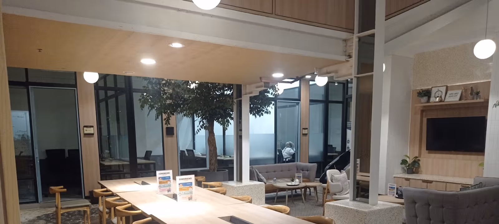 https://officehub.s3.amazonaws.com/Assets/images/1382/Serviced-Office-%28Creative%29-Dki-Jakarta-Central-Jakarta-28-30-Jl-Mh-Thamrin-2023-03-22.jpg