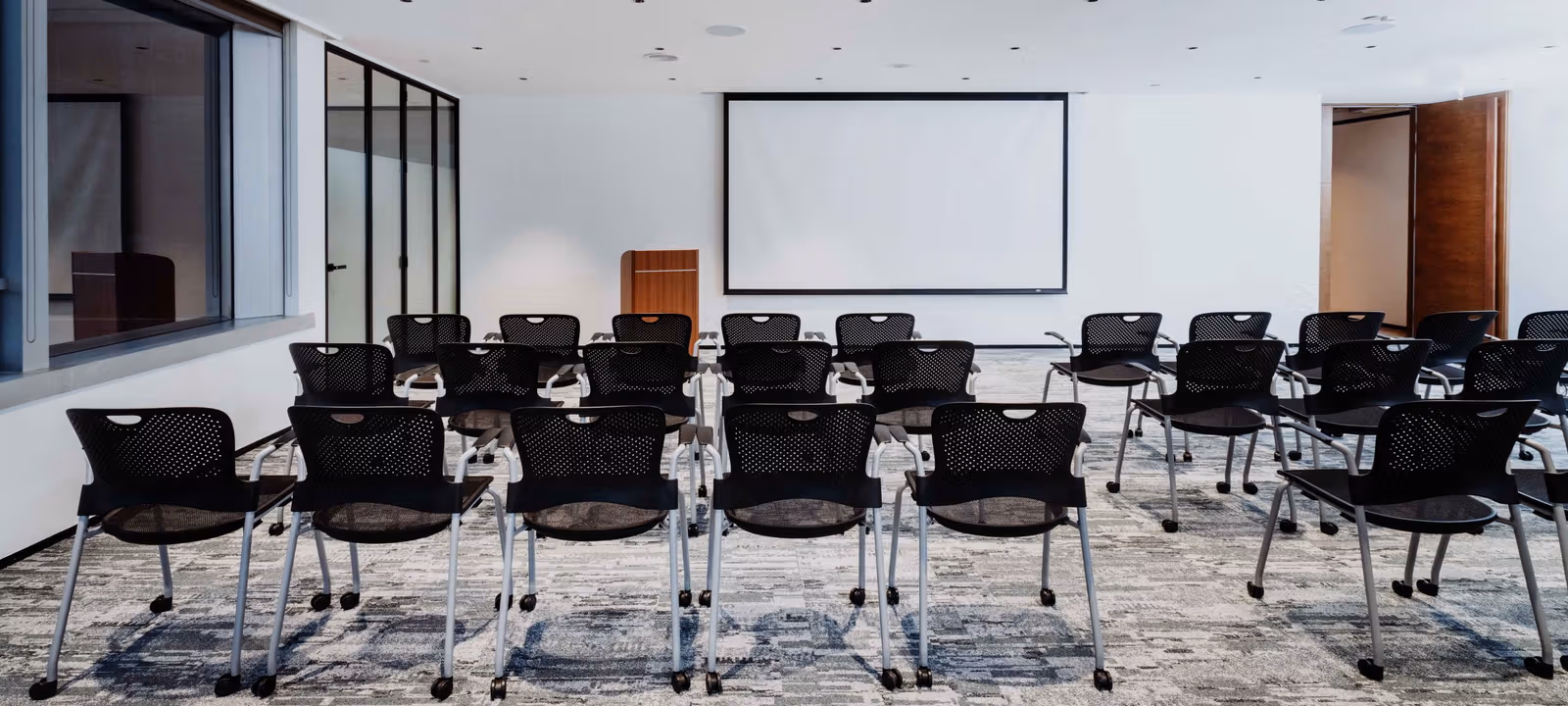 https://officehub.s3.amazonaws.com/Assets/images/1422/Serviced-Office-%28Creative%29-Hong-Kong-Island-Central-3-Garden-Road-Book-Lavish-Meeting-Rooms-scaled.jpg