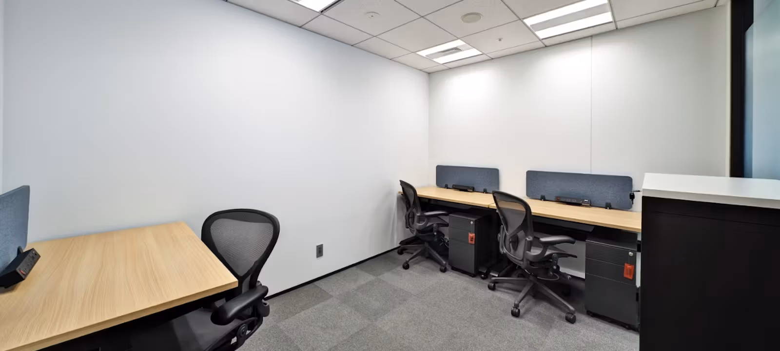 https://officehub.s3.amazonaws.com/Assets/images/14236/Serviced-Office-%28Classic%29-Tokyo-Minato-ku-6-2-31-Roppongi-%E3%83%96%E3%83%BC%E3%82%B91.jpg