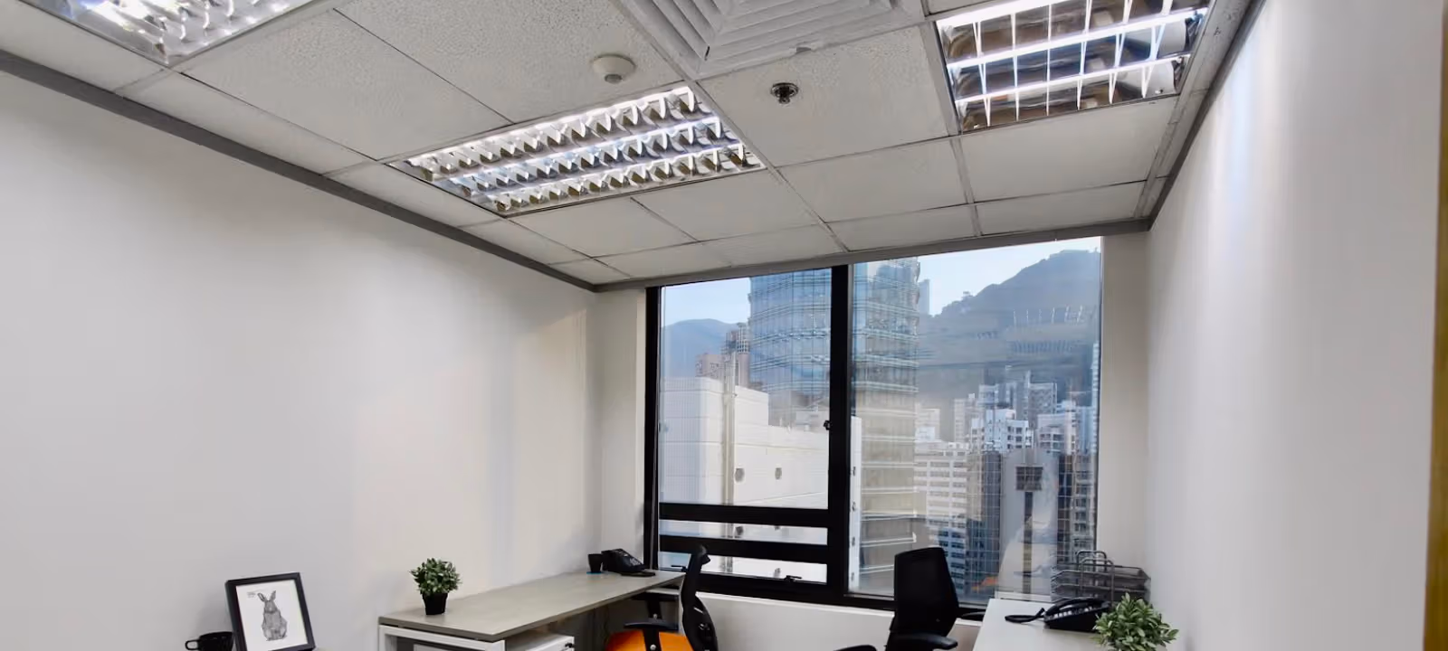 https://officehub.s3.amazonaws.com/Assets/images/1429/Serviced-Office-%28Classic%29-Hong-Kong-Island-Wan-Chai-3-Lockhart-Road-9a61766a4.jpg