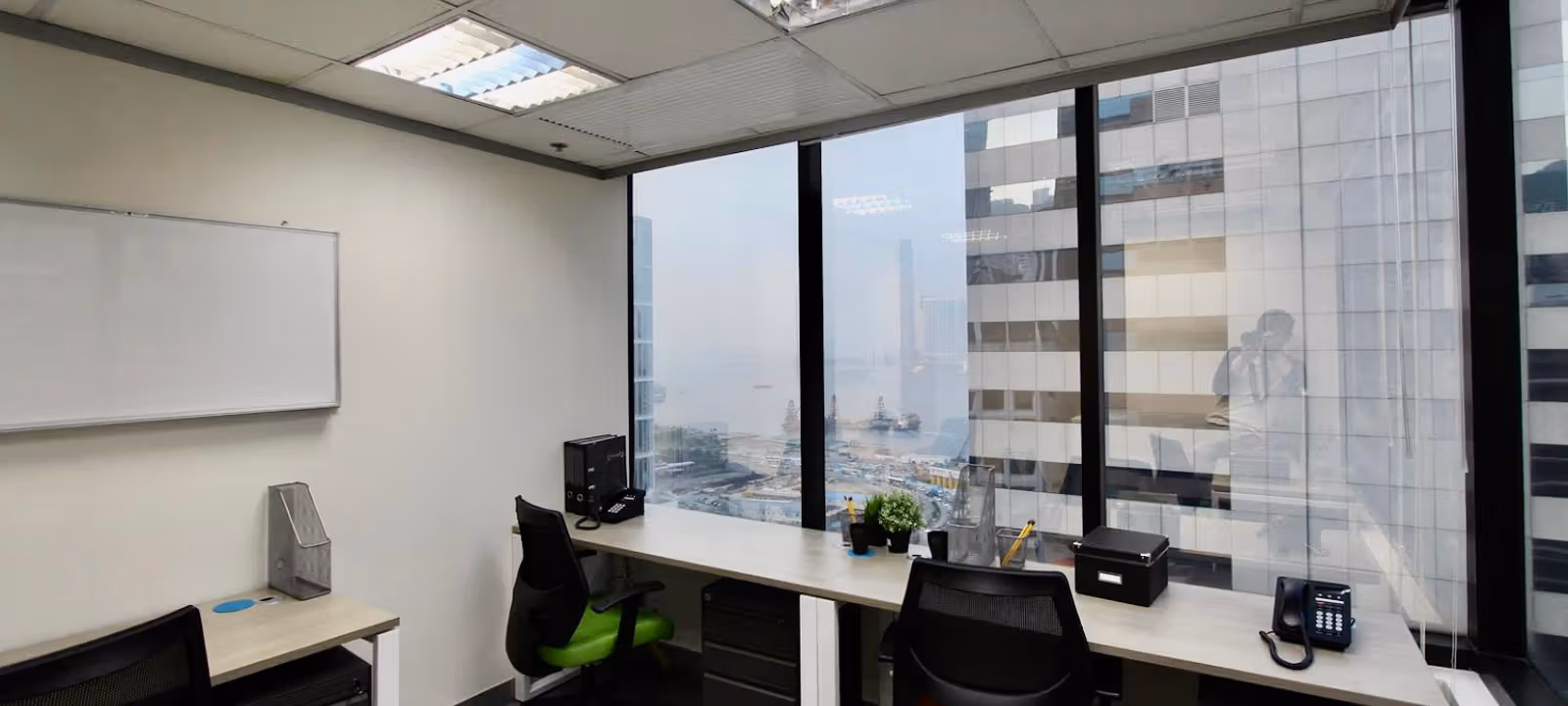 https://officehub.s3.amazonaws.com/Assets/images/1429/Serviced-Office-%28Classic%29-Hong-Kong-Island-Wan-Chai-3-Lockhart-Road-9a61766a6.jpg
