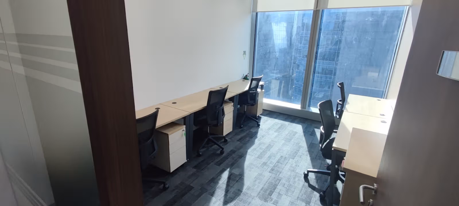 https://officehub.s3.amazonaws.com/Assets/images/1537/Serviced-Office-%28Classic%29-Metro-Manila-Makati-6789-Ayala-Avenue-2024-06-01-1.jpg
