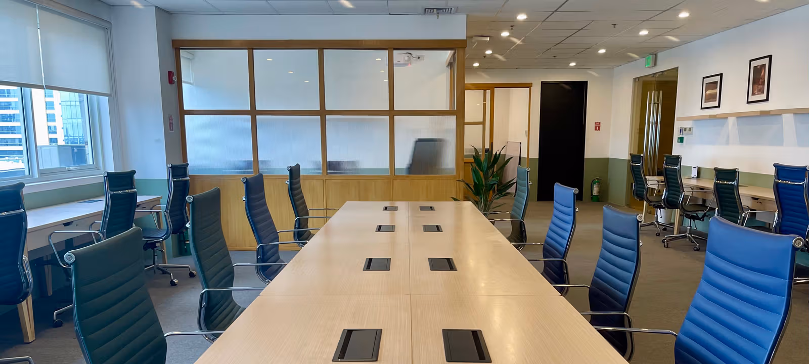 https://officehub.s3.amazonaws.com/Assets/images/1749/Serviced-Office-%28Creative%29-Manila-Pasig-Jade-Drive-Ortigas-Center40%20seats%204.jpg