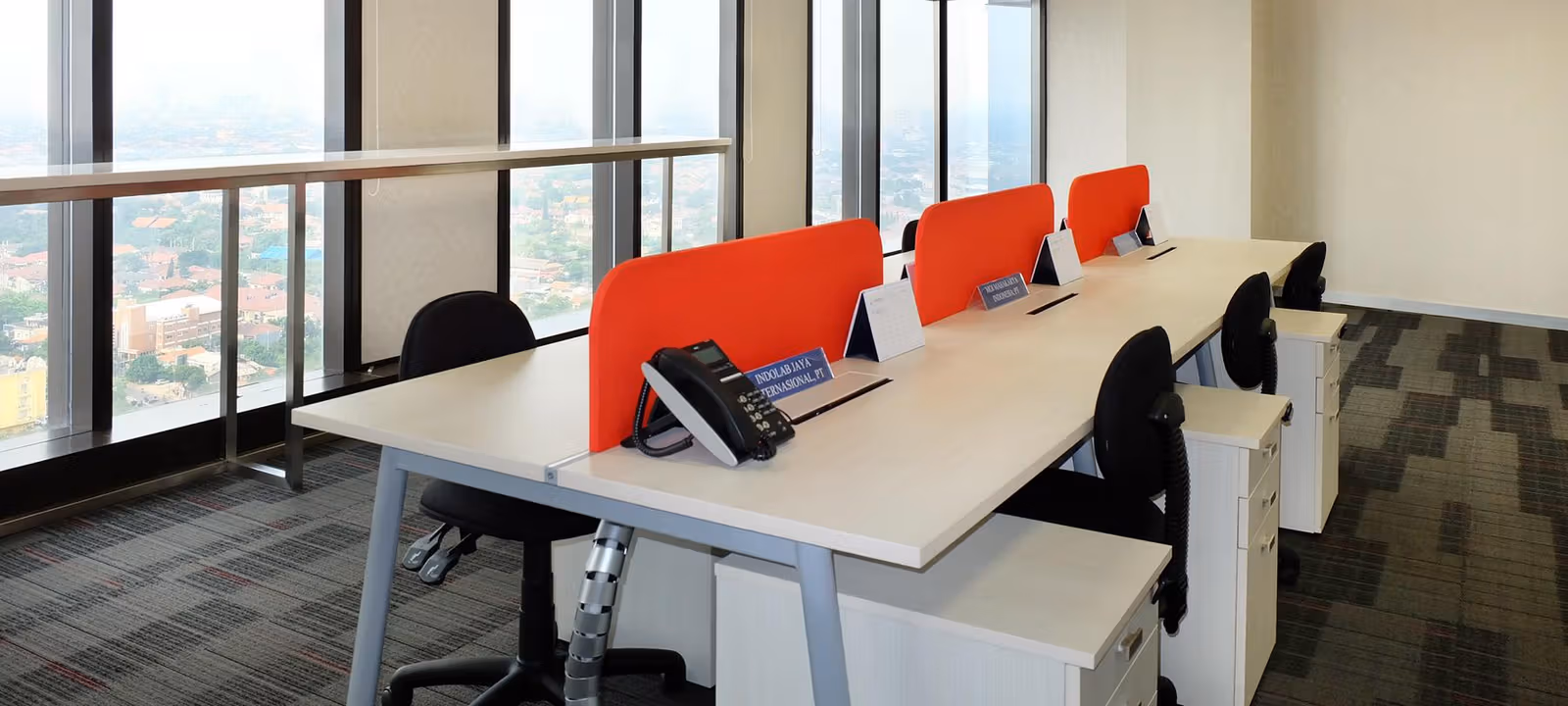 https://officehub.s3.amazonaws.com/Assets/images/1900/Serviced-Office-%28Classic%29-Jakarta-Selatan-South-Jakarta-23-24-Jl-Tb-Simatupang-Alamanda---Workstation.jfif