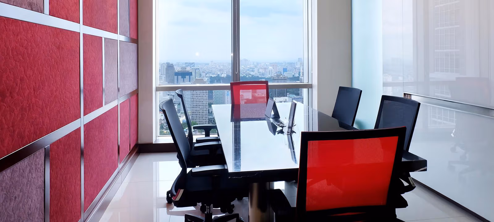 https://officehub.s3.amazonaws.com/Assets/images/1904/Serviced-Office-%28Classic%29-Jakarta-Pusat-Central-Jakarta-28-30-Jlmh-Thamrin-The-Plaza---Meeting-Room.jfif