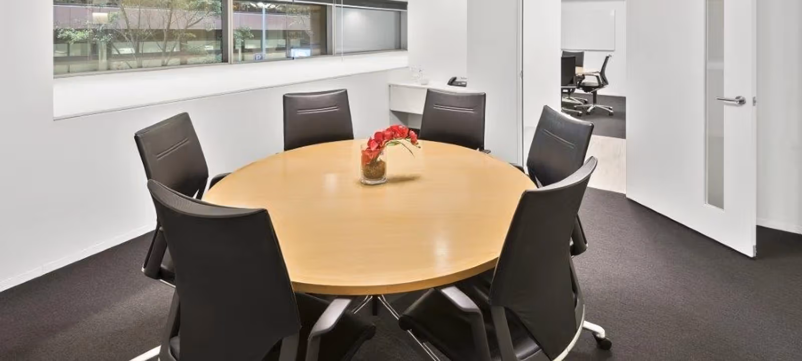 https://officehub.s3.amazonaws.com/Assets/images/2211/Serviced-Office-%28Classic%29-VIC-Melbourne-607-Bourke-Street-555RoyalMeetingRoom.webp