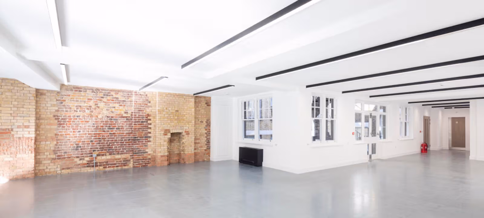 https://officehub.s3.amazonaws.com/Assets/images/22133/Managed-Office-Space-London-London-50-51-High-Holborn-2048930152IMG070002.jpeg