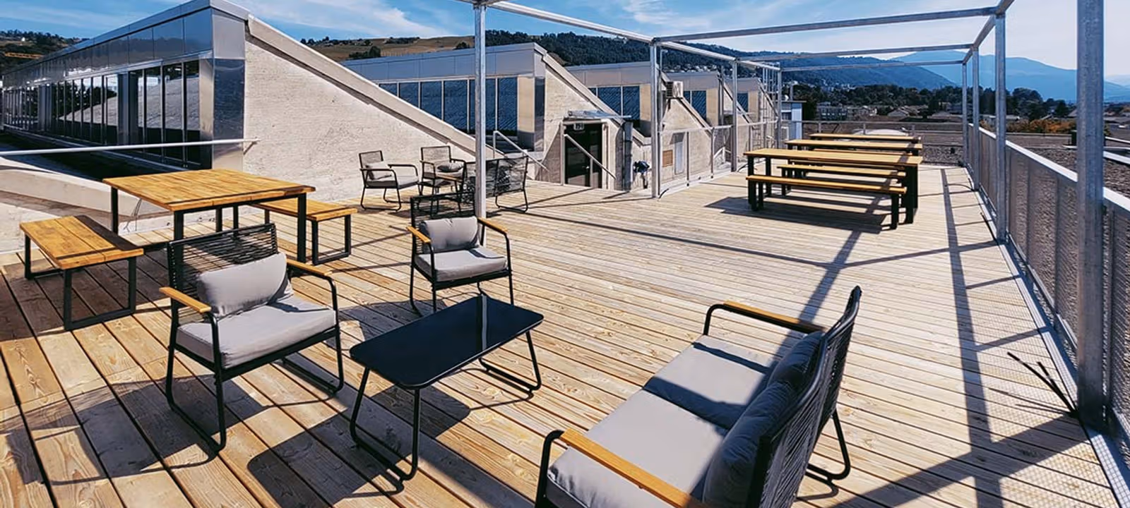 https://officehub.s3.amazonaws.com/Assets/images/23022/Coworking-Space--Zug-18-Oberallmendstrassewesthive-zug-rooftop-terrace-1140x660-1.jpg