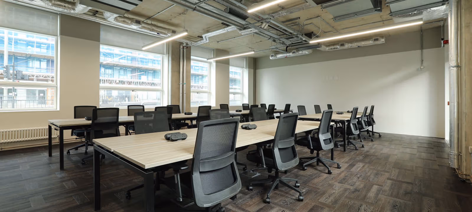 https://officehub.s3.amazonaws.com/Assets/images/23623/Managed-Office-Space-London-Stratford-1-Sugar-House-Lane-DivisibleSpace1SugarHouseLane3.jpg
