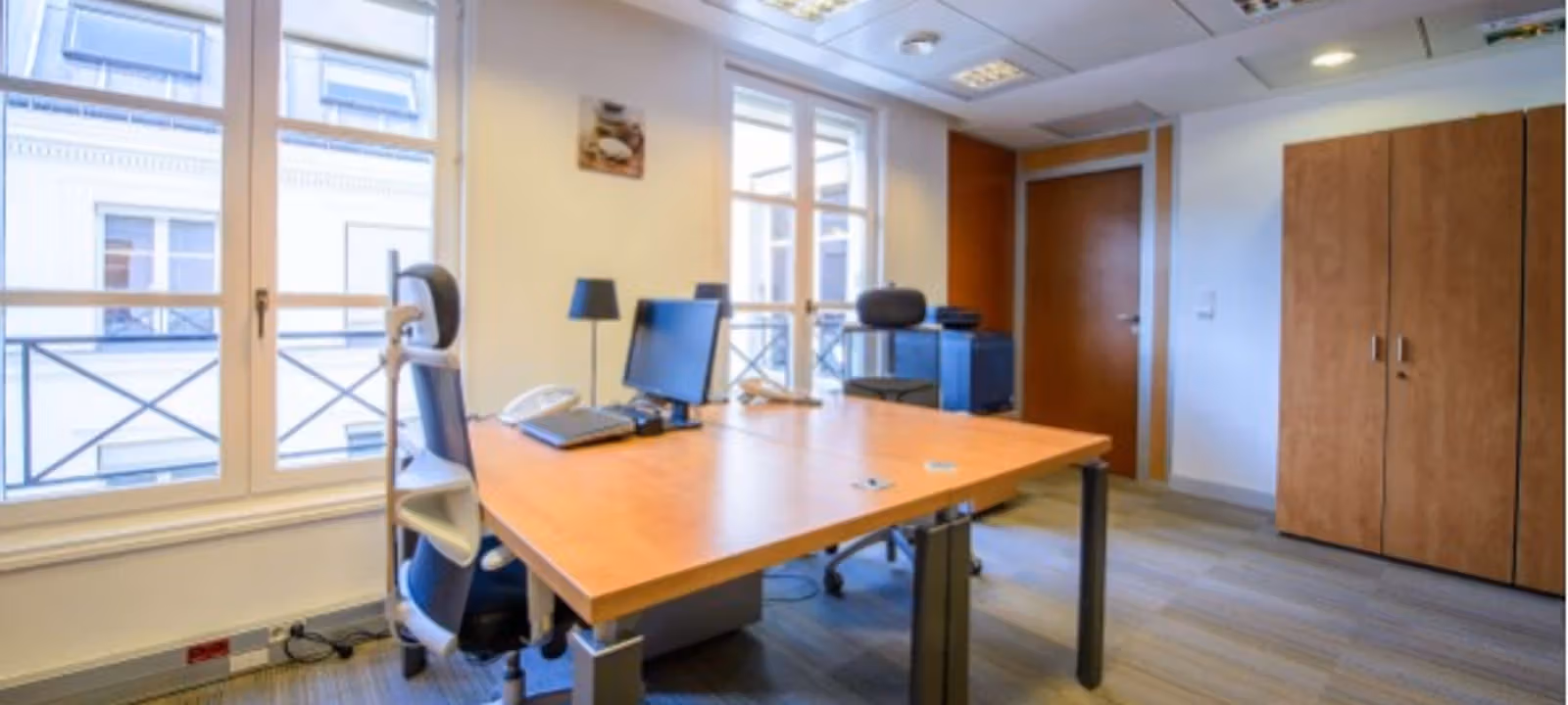 https://officehub.s3.amazonaws.com/Assets/images/24500/Serviced-Office-%28Classic%29--Paris-20-Rue-Camboncambon-bureau2-1657723647.jpg