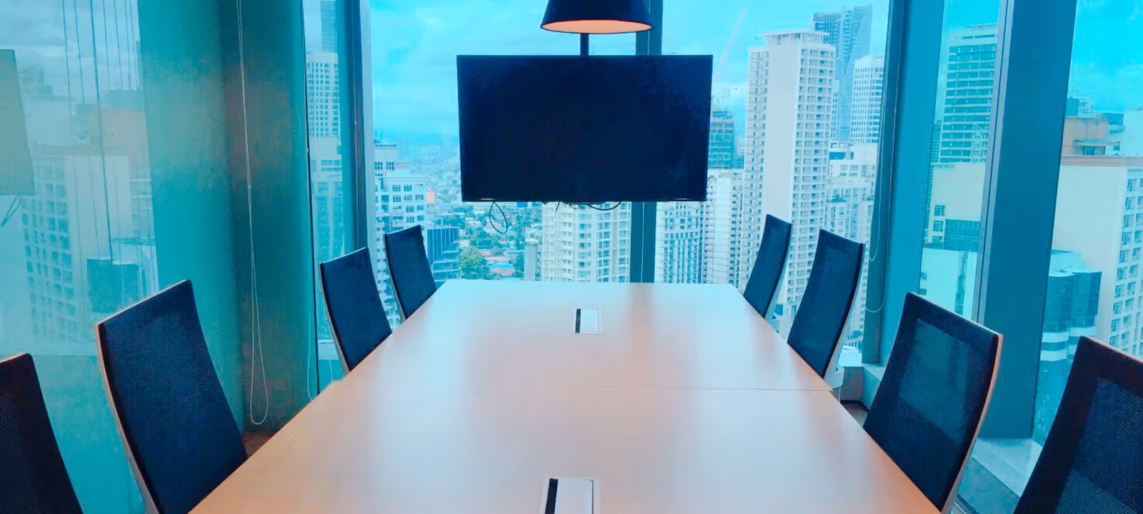 https://officehub.s3.amazonaws.com/Assets/images/2503/Serviced-Office-%28Classic%29-Philippines-Makati-City-6789-Ayala-Avenue-Meeting-Room.jpg