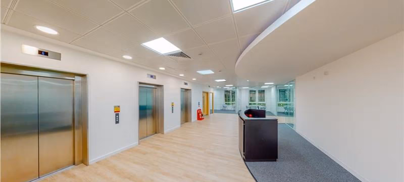 1 Kings Arm Yard, Bank - Image 1