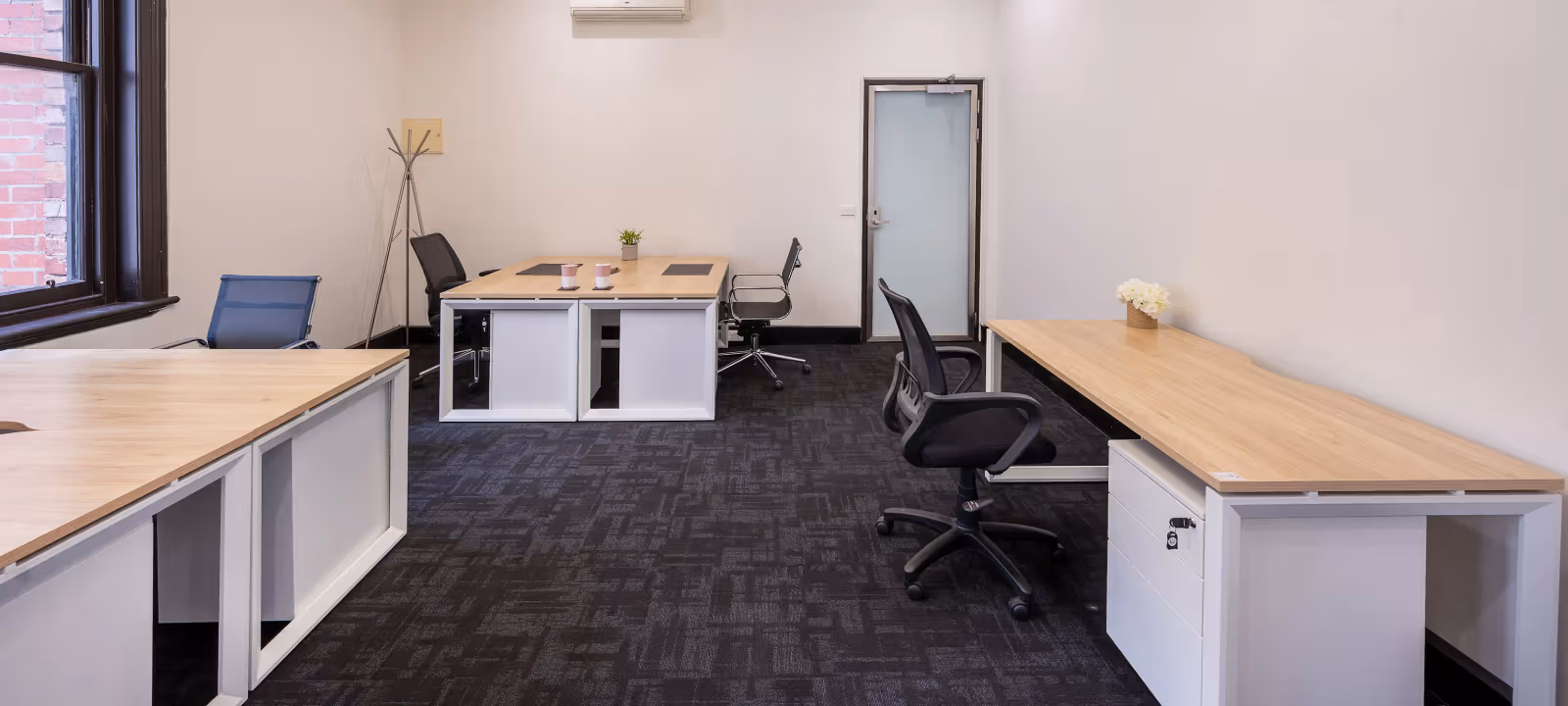 https://officehub.s3.amazonaws.com/Assets/images/2831/Serviced-Office-%28Classic%29-VIC-Melbourne-430-Little-Collins-Street-035AtWorkspace.webp