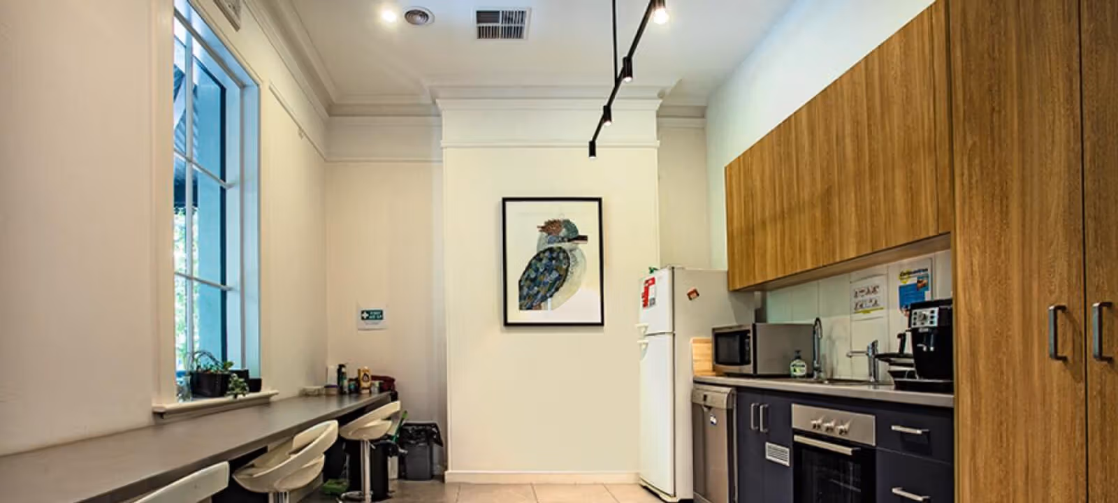 https://officehub.s3.amazonaws.com/Assets/images/28509/Coworking-Space-SA-Adelaide-452-Pulteney-Street452%20Pulteney%20Street_Kitchen%20L1.jpeg