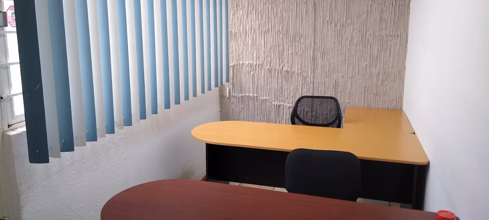 https://officehub.s3.amazonaws.com/Assets/images/28997/Serviced-Office-%28Classic%29--Aguascalientes-223-Sierra-Nevada--Los-BosquesOFF%205%20BOSQUES%20%285%29.jpg