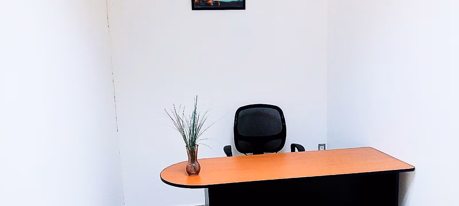https://officehub.s3.amazonaws.com/Assets/images/29000/Serviced-Office-%28Classic%29-Guanajuato-Le%C3%B3n-De-Los-Aldama-903-Agua-Azul--Jardines-Del-MoralOFF2.3.jpeg