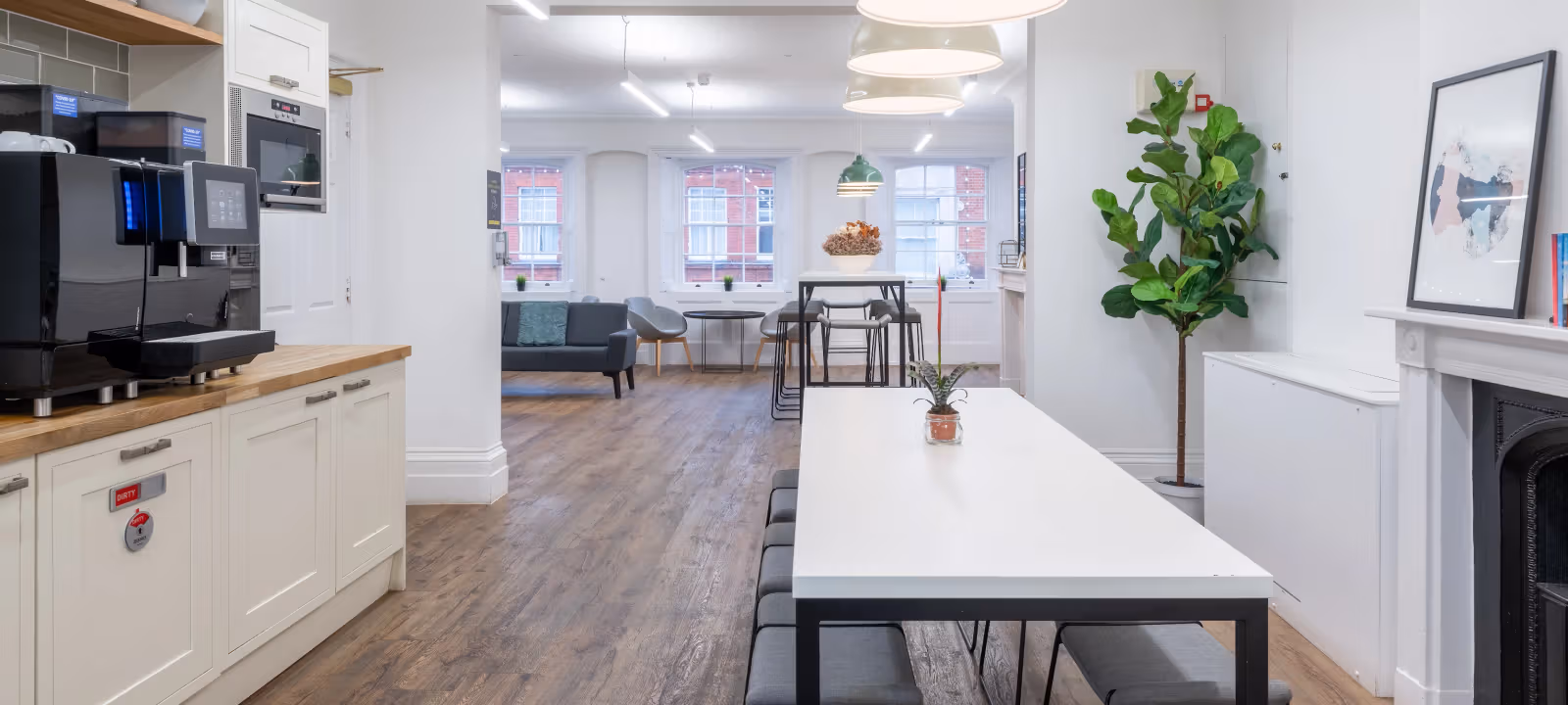 https://officehub.s3.amazonaws.com/Assets/images/2915/Serviced-Office-%28Classic%29-London-Covent-Garden-7-8-Henrietta-Street-kitchen.webp