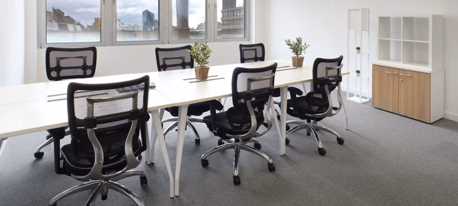 https://officehub.s3.amazonaws.com/Assets/images/2945/Serviced-Office-%28Classic%29-London-Blackfriars-2-Puddle-Dock-Internal-office-with-view-of-London.webp