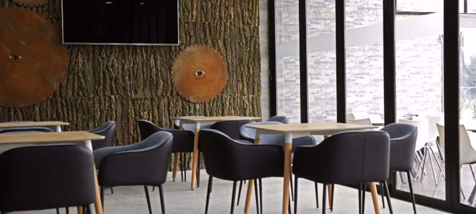 9 The Straight Avenue, Pine Slopes - Image 1