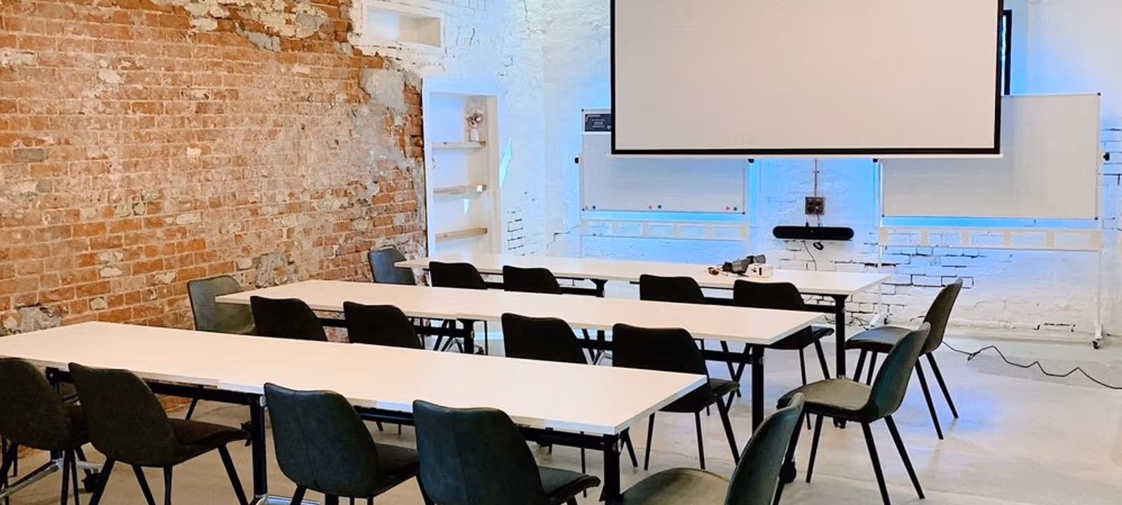 https://officehub.s3.amazonaws.com/Assets/images/30180/Coworking-Space-NSW-Narrabri-43-Maitland-StreetKaputar%2BRoom%2B.jfif