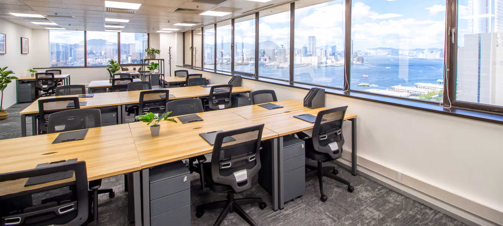 https://officehub.s3.amazonaws.com/Assets/images/31410/Serviced-Office-%28Classic%29-Hong-Kong-Island-Sheung-Wan-111-Connaught-Road-CentralIMG_3296-5.jpg