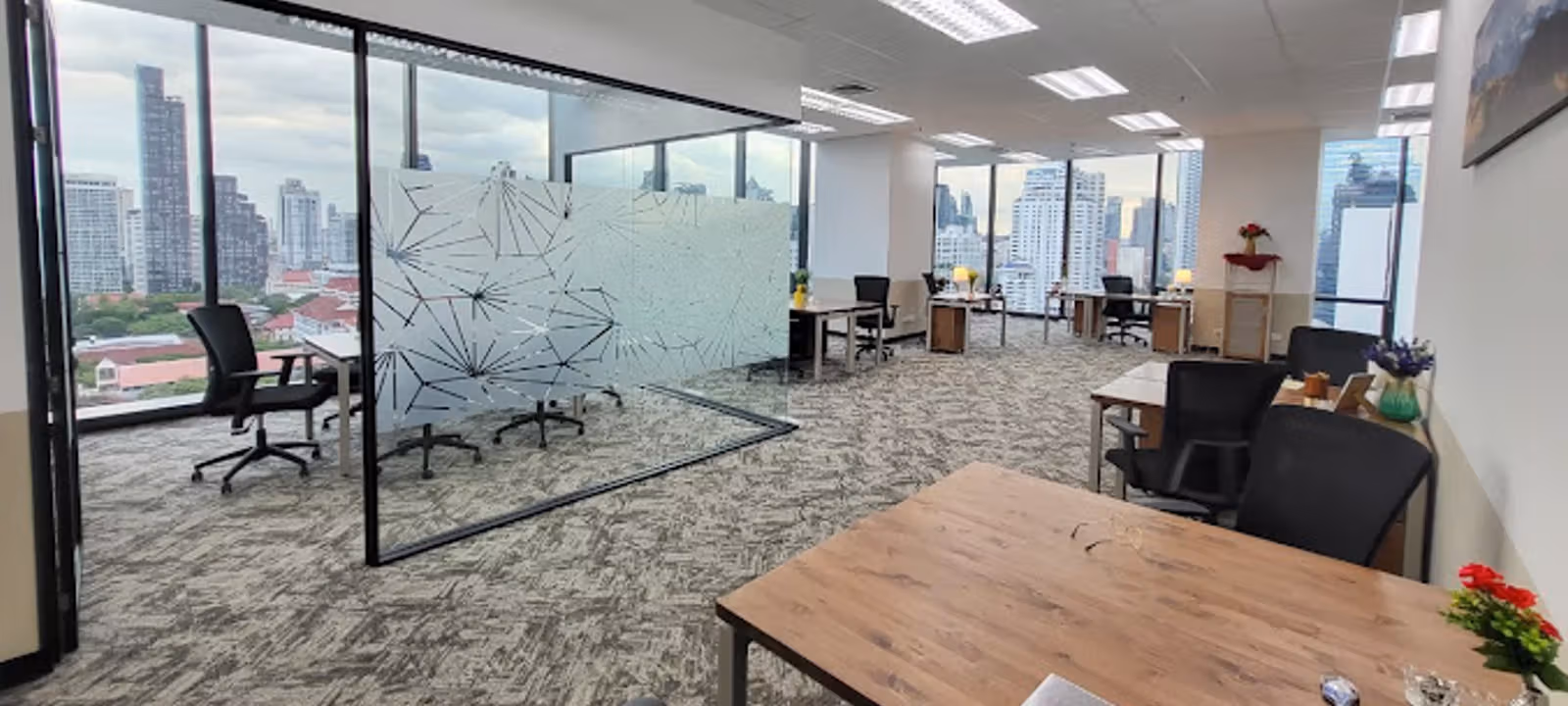 https://officehub.s3.amazonaws.com/Assets/images/34208/Serviced-Office-%28Classic%29-Bangkok-Ratchathewi-1818-Phetchaburi-RoadScreenshot%202024-04-15%20at%202.54.59%20pm.png