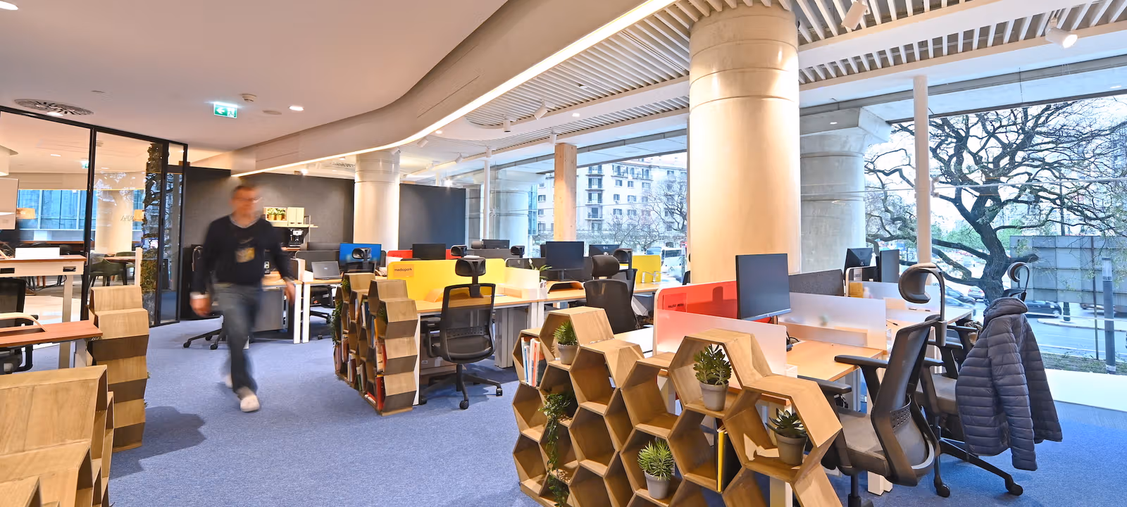 https://officehub.s3.amazonaws.com/Assets/images/35193/Coworking-Space-Lisboa-Lisboa-1-Pra%C3%A7a-Duque-De-SaldanhaAvila%20Spaces-cowork%20Atrium.JPG