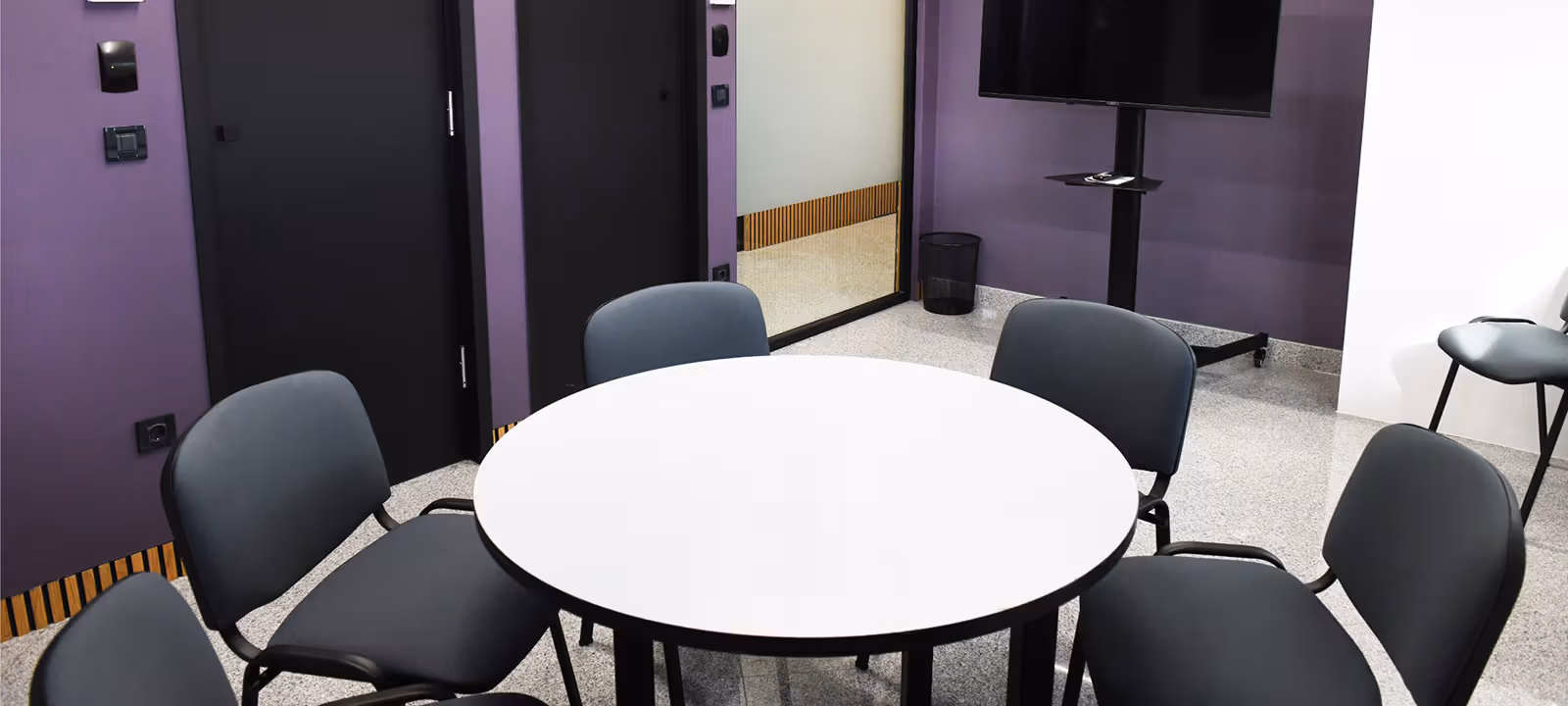 77 Leof Amfitheas, Paleo Faliro - Image 1