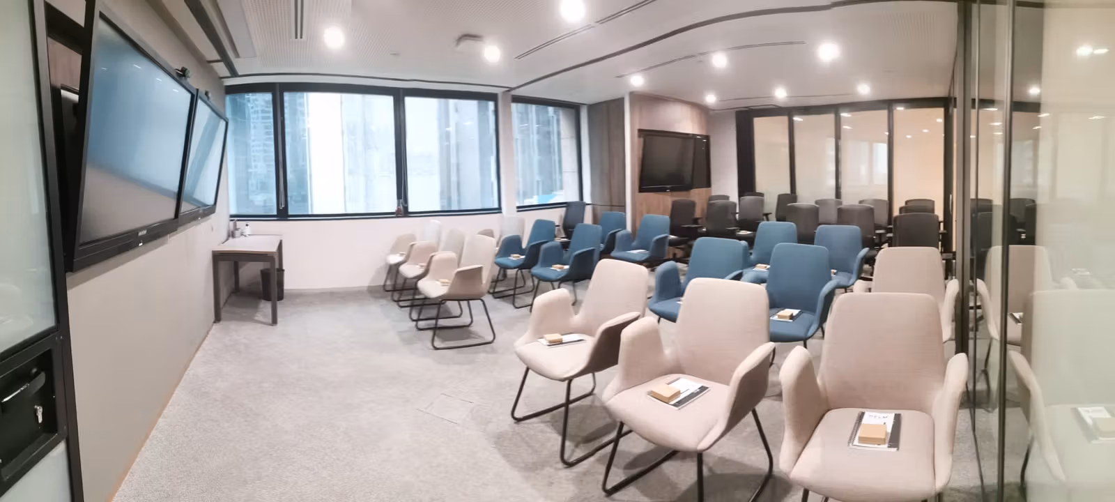 https://officehub.s3.amazonaws.com/Assets/images/367/Serviced-Office-%28Classic%29-Singapore-Singapore-9-Raffles-Place-Level-4-7-Republic-Plaza-L6-BoardroomTheater-set-up.jpeg