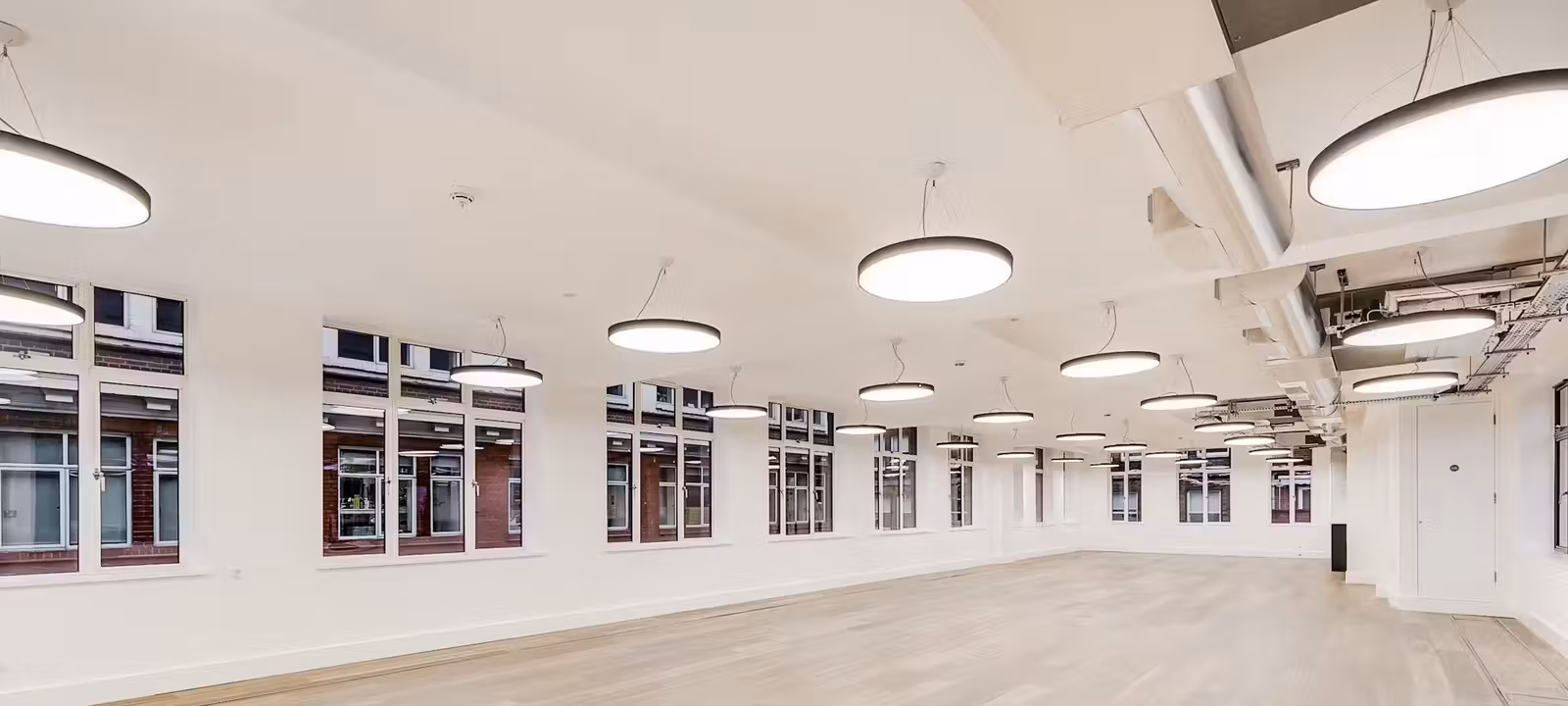 https://officehub.s3.amazonaws.com/Assets/images/36840/Managed-Office-Space-London-London-27-Beak-St-BeakStreet273RD-11.avif