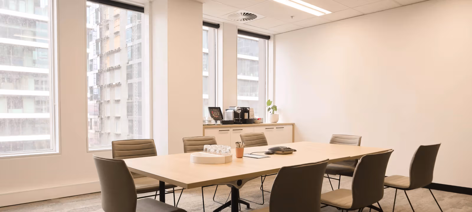 https://officehub.s3.amazonaws.com/Assets/images/3707/Serviced-Office-%28Classic%29-VIC-Melbourne-440-Collins-Street-IMG0854.webp