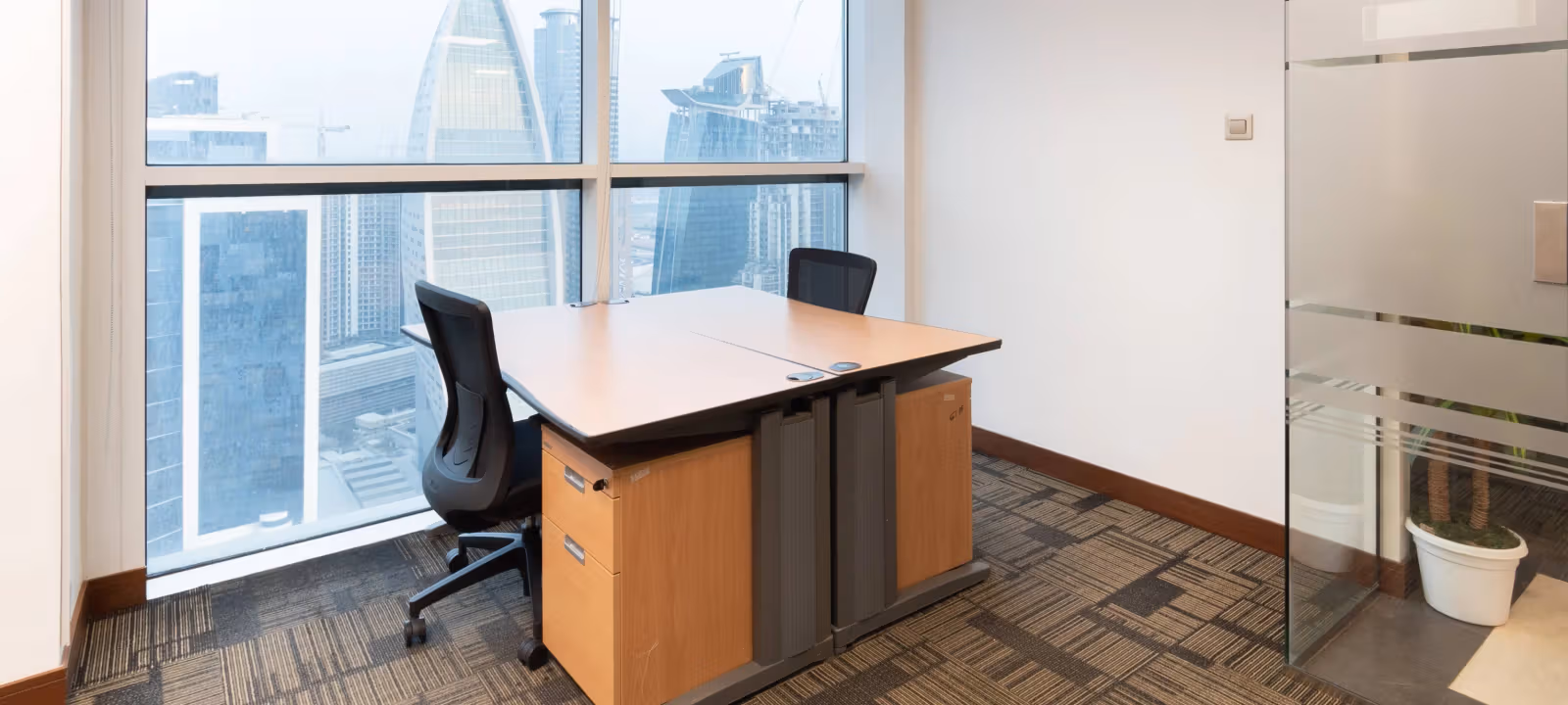 https://officehub.s3.amazonaws.com/Assets/images/38372/Serviced-Office-%28Classic%29-Dubai-Dubai-Single-Business-Tower---Business-Bay-RoomE.webp
