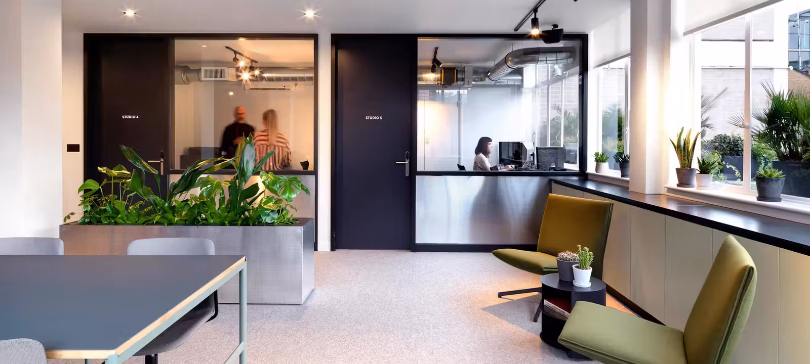 https://officehub.s3.amazonaws.com/Assets/images/3971/Serviced-Office-%28Classic%29-London-Soho-151-Wardour-Street-TOG4.avif