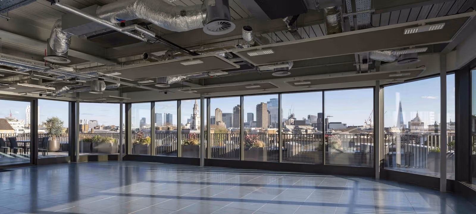 https://officehub.s3.amazonaws.com/Assets/images/43385/Managed-Office-Space-London-Clerkenwell-25-Bowling-Green-Lane-4f5ec654d2d6167138806849dc9ac572-68-farringdon-road-0045.jpg