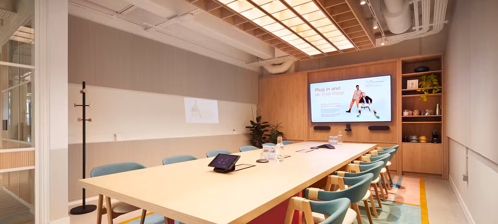https://officehub.s3.amazonaws.com/Assets/images/4380/Serviced-Office-%28Creative%29-England-Fitzrovia-14-17-Wells-Mews-1680074986550-wells-mews-large-meeting-room.avif