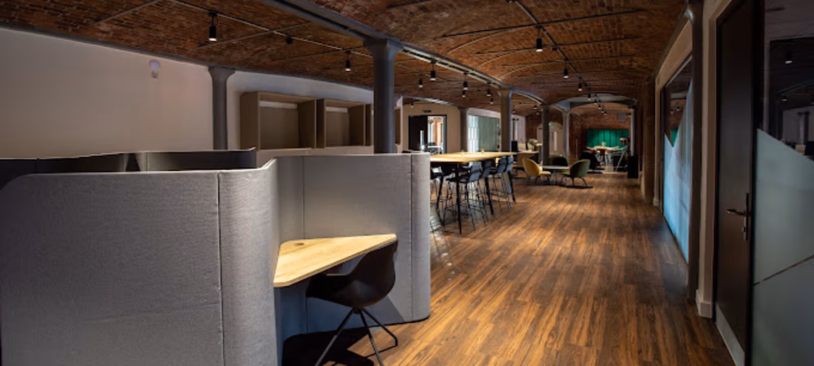 https://officehub.s3.amazonaws.com/Assets/images/4495/Serviced-Office-%28Creative%29-Liverpool-Albert-Dock-Edward-Pavilion-5D42674-HDRHR.jpg