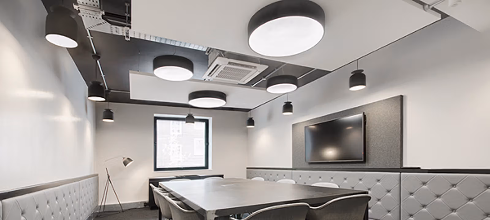 https://officehub.s3.amazonaws.com/Assets/images/4519/Serviced-Office-%28Creative%29-London-Holborn-60-Grays-Inn-Road-GImroomScholar01-low-res.jpg