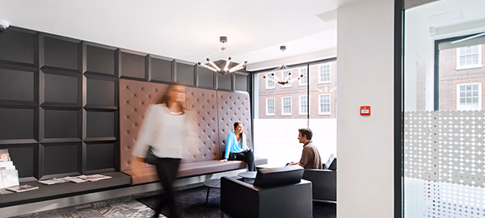 https://officehub.s3.amazonaws.com/Assets/images/4519/Serviced-Office-%28Creative%29-London-Holborn-60-Grays-Inn-Road-GIreception01.jpg