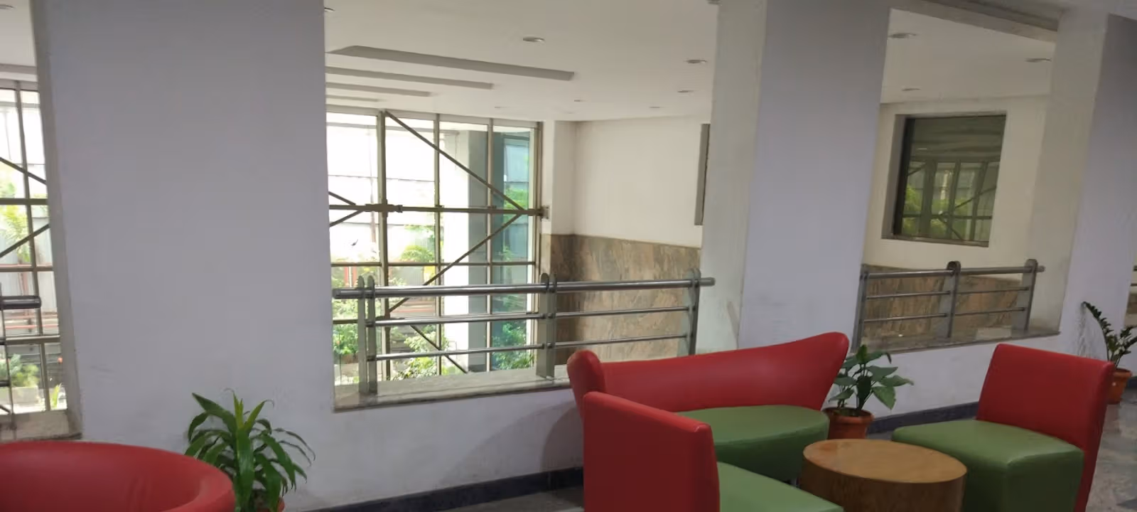 https://officehub.s3.amazonaws.com/Assets/images/47576/Serviced-Office-%28Classic%29-Karnataka-Bengaluru-46-1ST-Main-RD-Salarpuria-Infinity.jpg