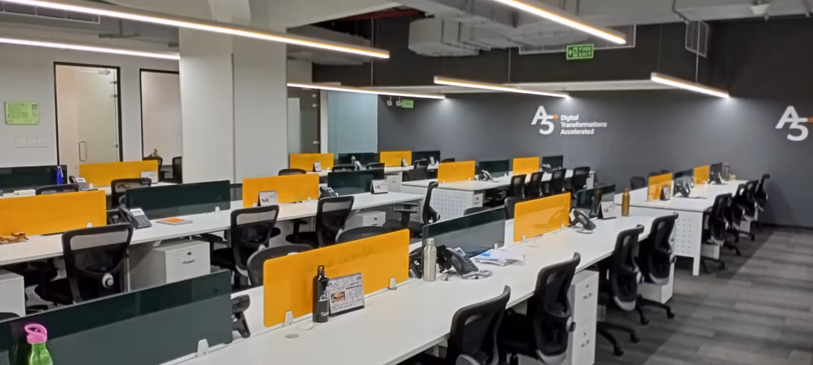 https://officehub.s3.amazonaws.com/Assets/images/47577/Serviced-Office-%28Classic%29-Karnataka-Bengaluru-B-9-Itpl-Main-Rd-Workstations2.jpeg