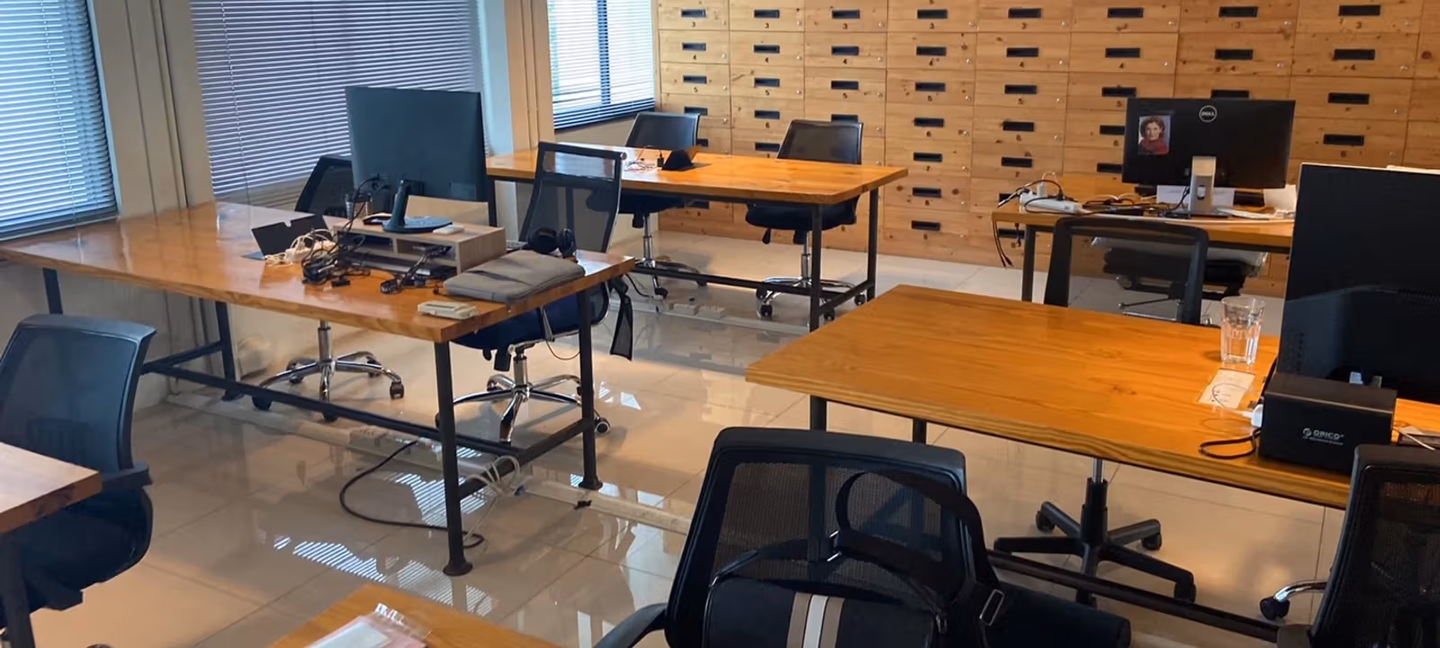 https://officehub.s3.amazonaws.com/Assets/images/487/Serviced-Office-%28Creative%29-Prakanong-Nua-Wattana-Bangkok-38-Soi-Sukhumvit-69-2.webp